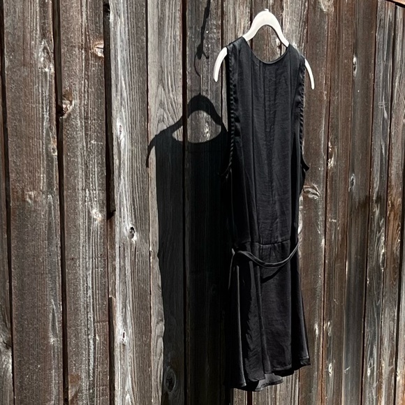 ModCloth Sleeveless Surplice Neckline Wrap Top Black Size Medium - Picture 12 of 16